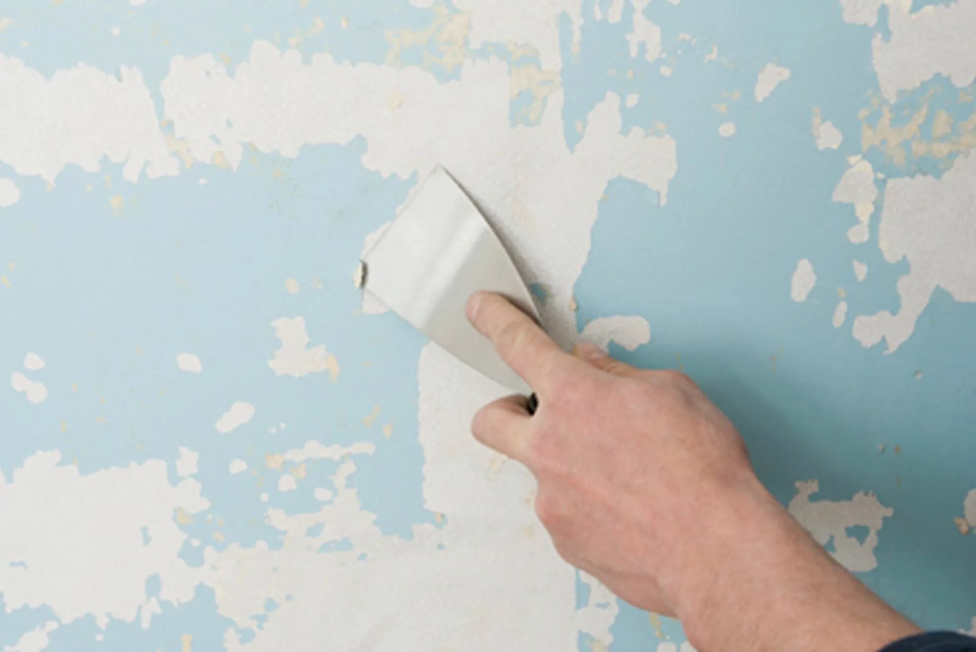 Побелка поклейка обоев. Поклеить обои на водоэмульсионную. Валик клей на стену. Наклеить фотообои. Поклеить обои на водоэмульсионную.