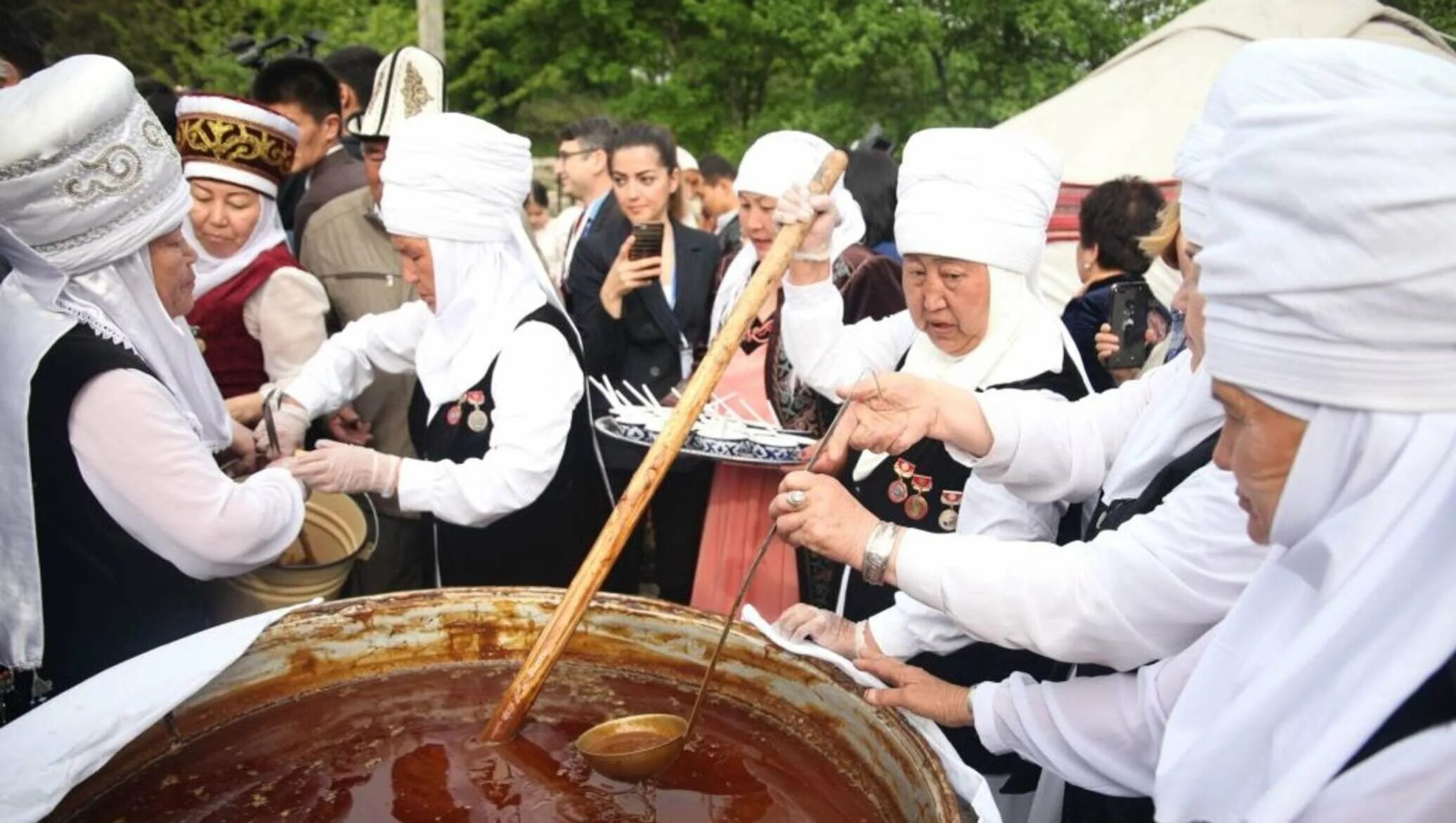 Традиции Нооруз Киргизия. Сумаляк Киргизия. Сумаляк сайли. Сумаляк традиции Таджикистана.