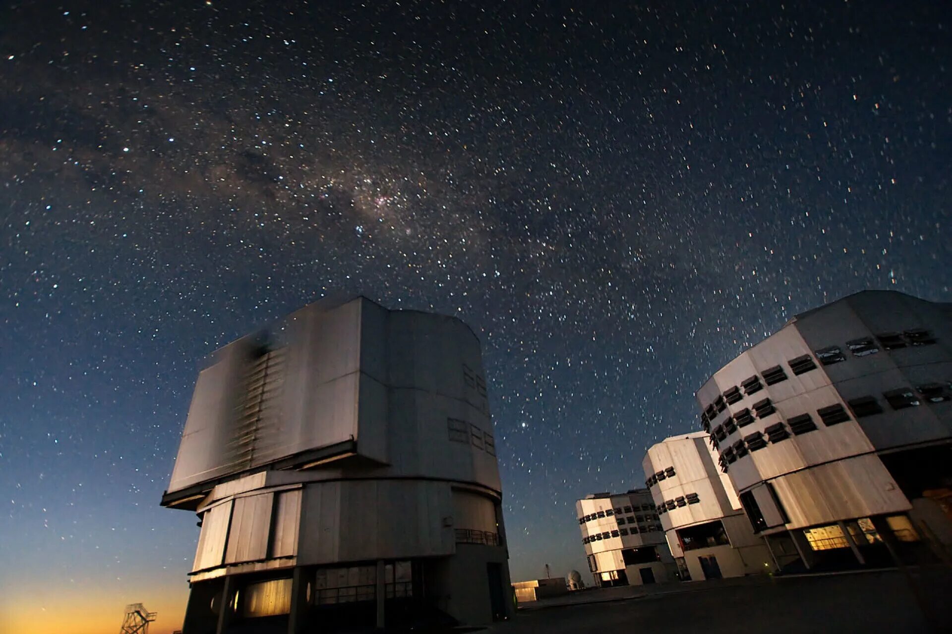 Very large image. Обсерватория параналь чили. паранальская обсерватория (vlt), чили. телескоп vlt европейской южной обсерватории. очень большой телескоп – very large telescope (vlt).