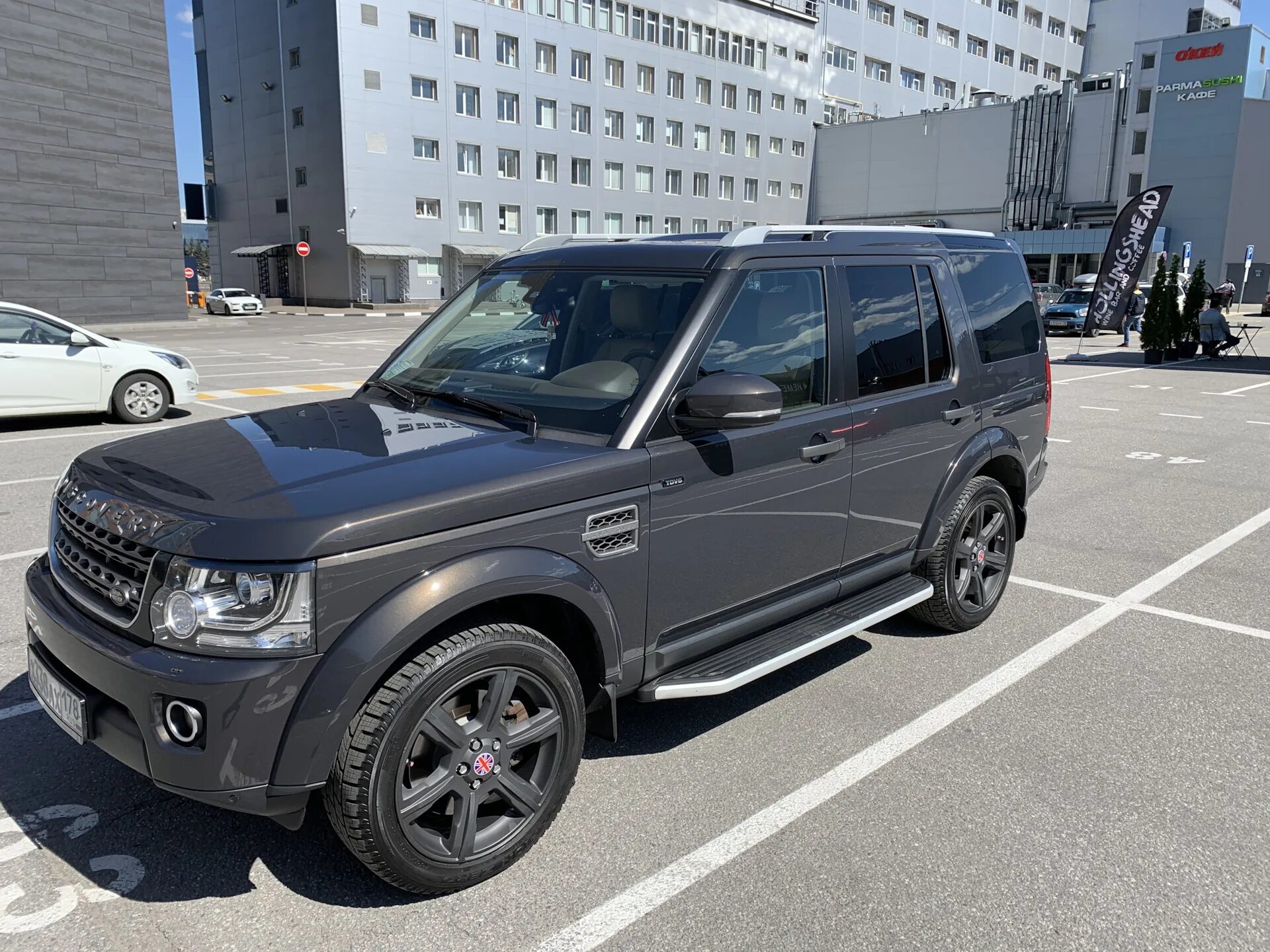 Продажа дискавери. Ленд Ровер Дискавери 4 Рестайлинг. Land Rover Discovery 4 3.0 дизель. Диско 4 ленд Ровер. Ленд Ровер Дискавери 2013 3.0 дизель.