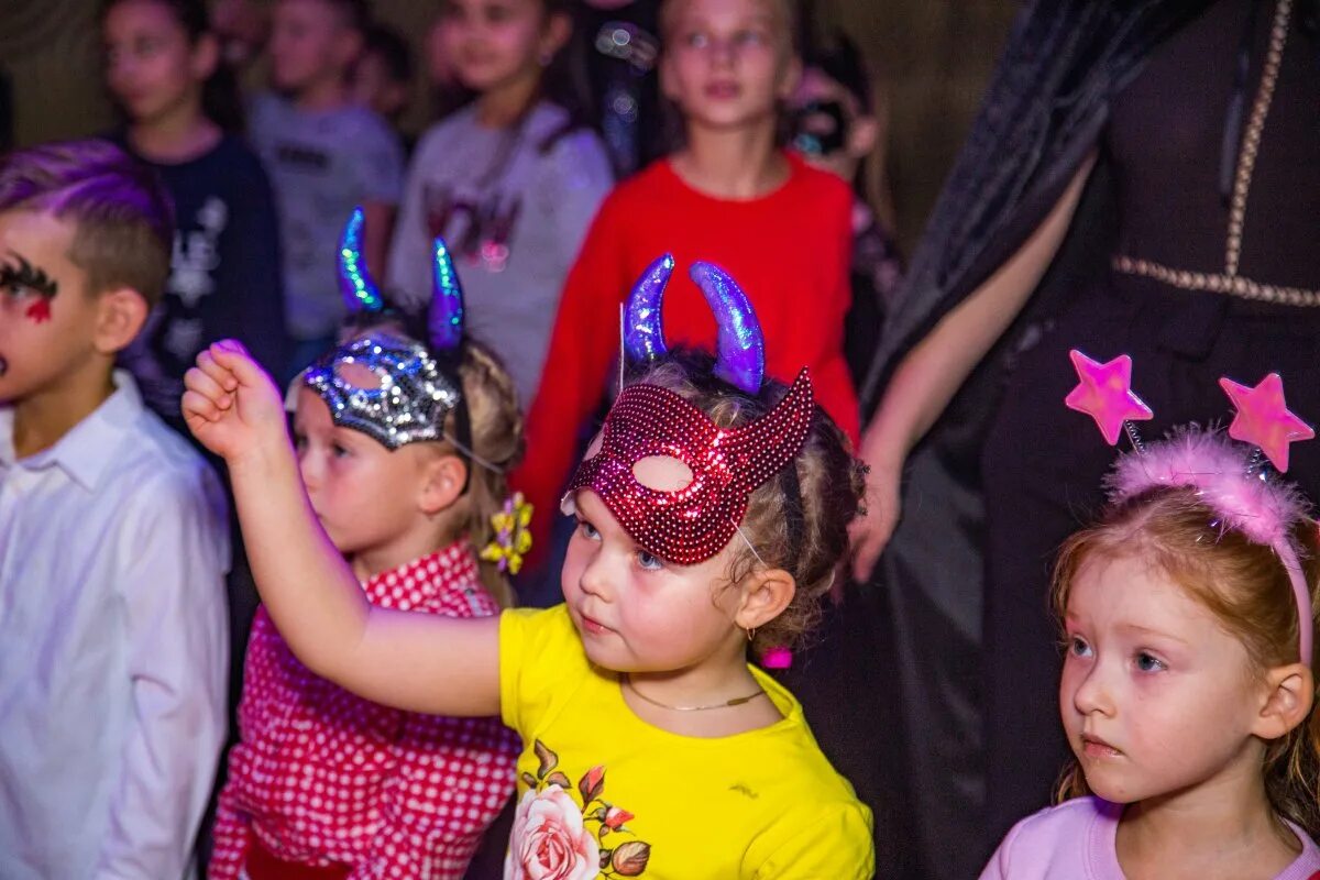 Игровая дискотека для детей. Дискотека для детей. Вечеринка детей дискотека. Вечеринка школьников. Дискотека для подростков.