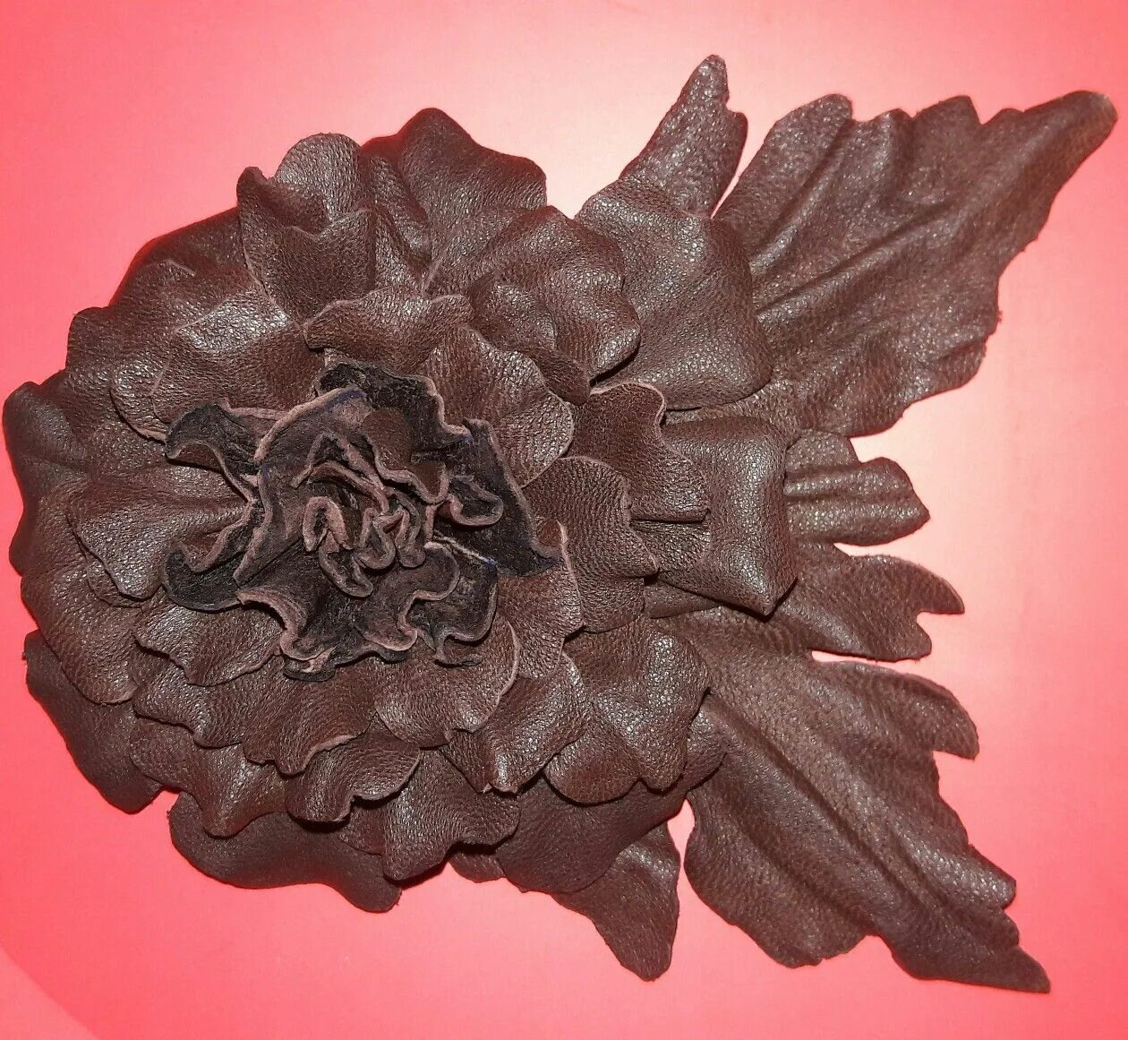 Поделки из кожи для начинающих своими руками. Рукоделие из кожи. Изделия из кожи. Украшения из кожи. Поделки из кожи для детей.