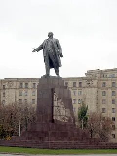 Большие памятники ленину