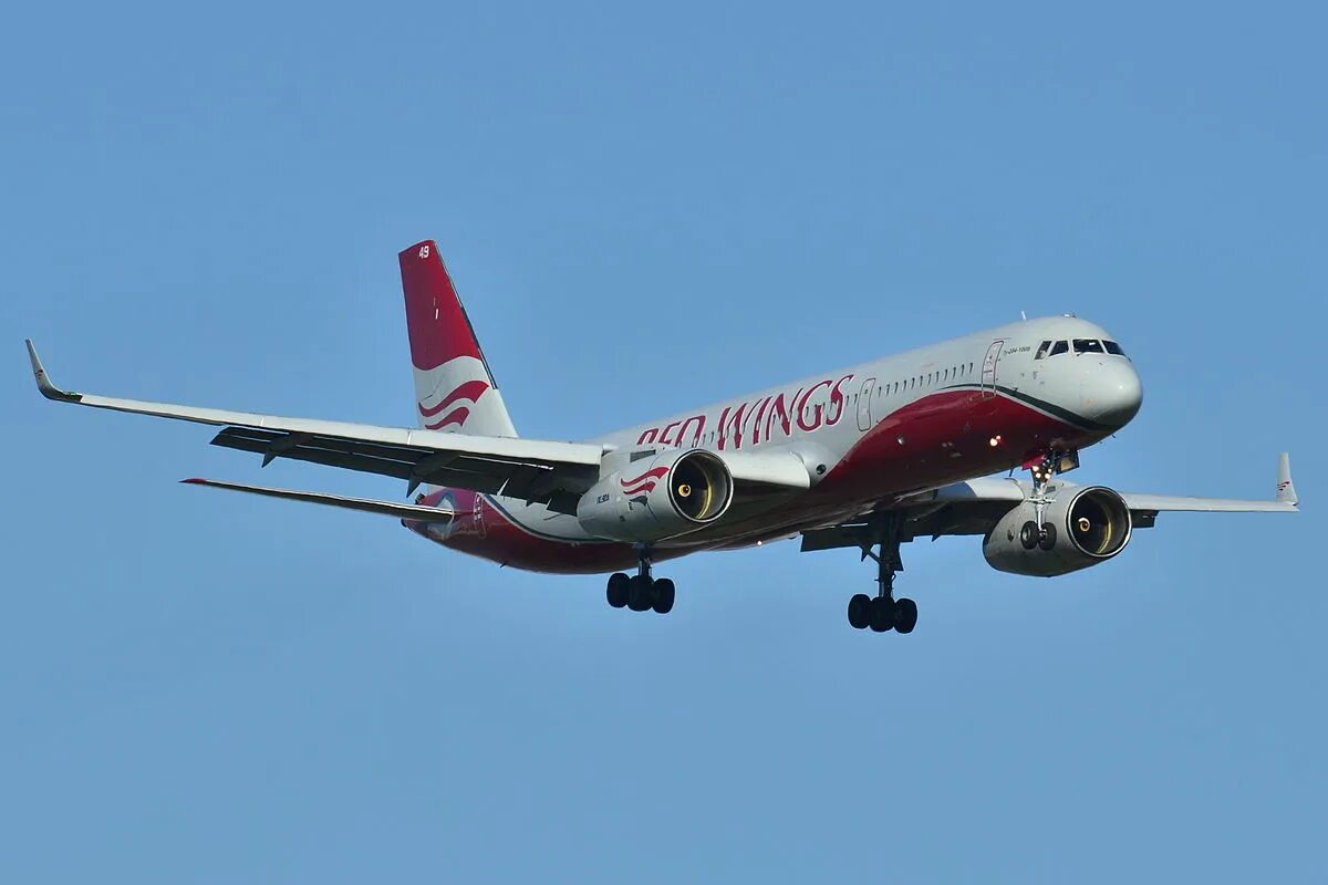 Ту 204 2024. Ту-204 ред вингс. tupolev tu-204214 red wings. ту 204 авиакомпания red wings. ту 214 ред вингс.