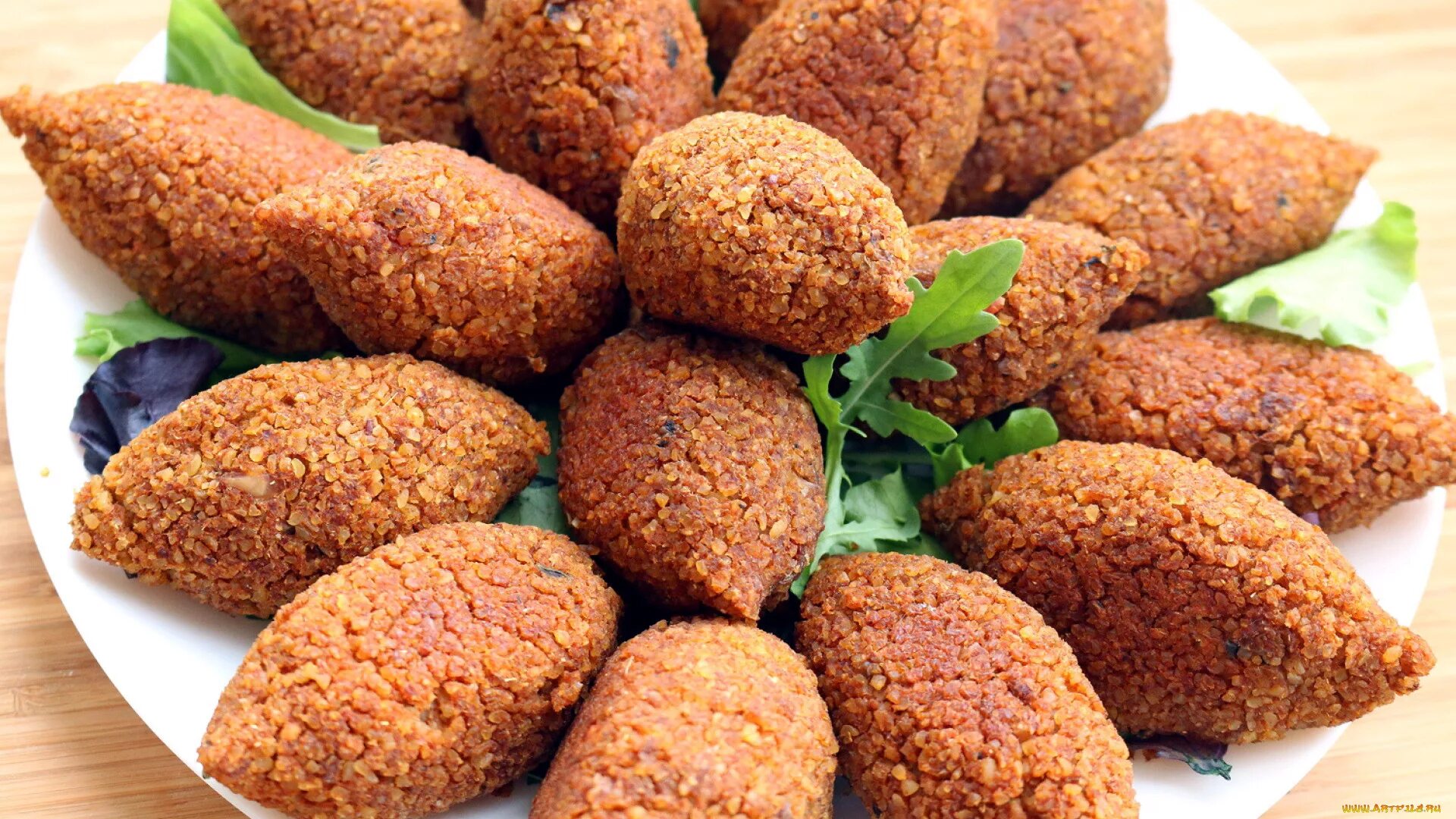 Киббех ливанский. Лазерсон кеббе. Кеббе лабание. Колбаски кеббе. Кеббе что это такое в мясорубке.