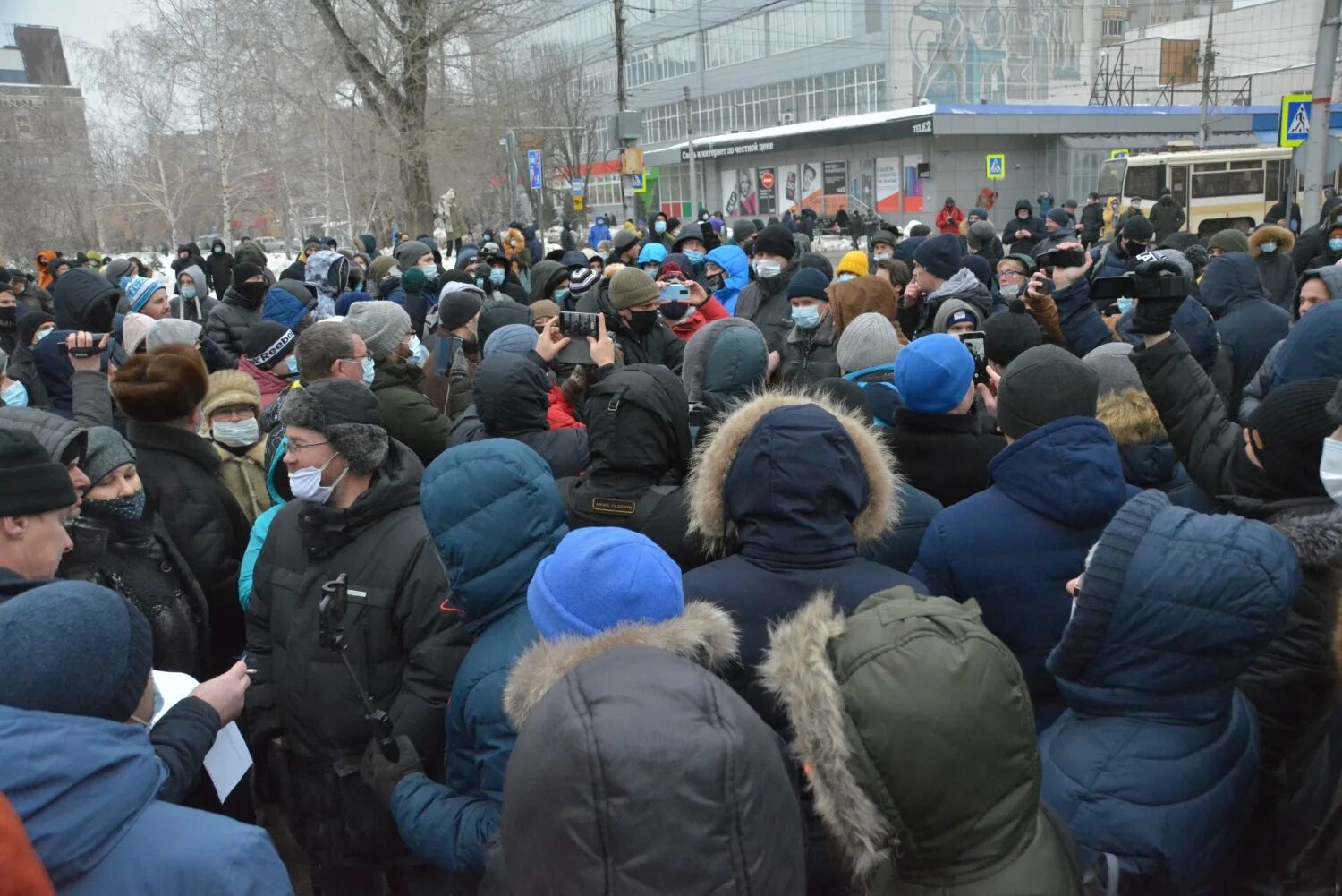 Митинг в Саратове. Митинг Саратов несанкционированный. Митинг в Саратове сейчас. Несовершеннолетние на митинге. Митинг саратов сегодня