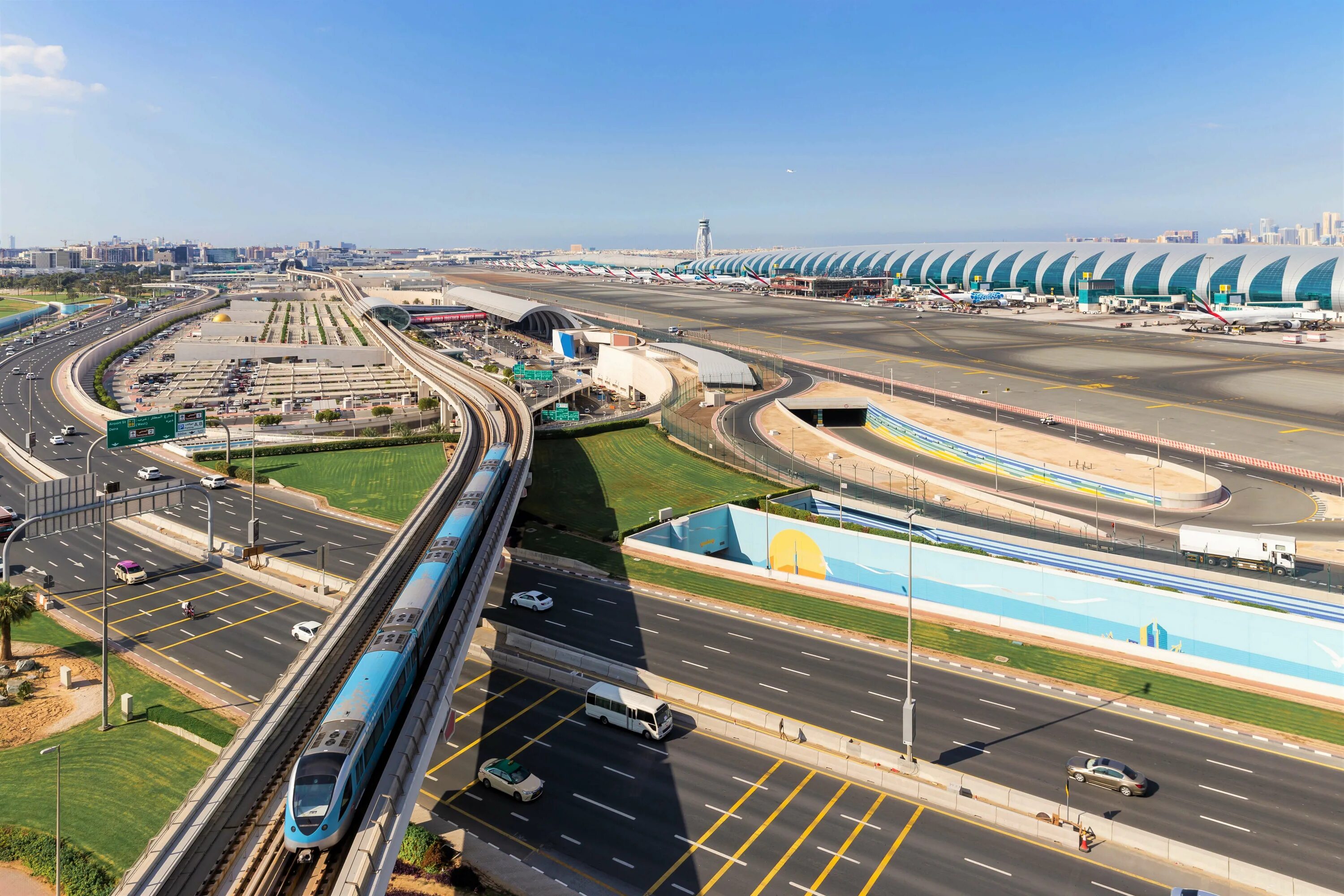 DXB Dubai International Airport. DXB Airport Дубай. Дубайский Международный аэропорт (DXB), ОАЭ. Дубай аэропорт парк. Дубайский аэропорт