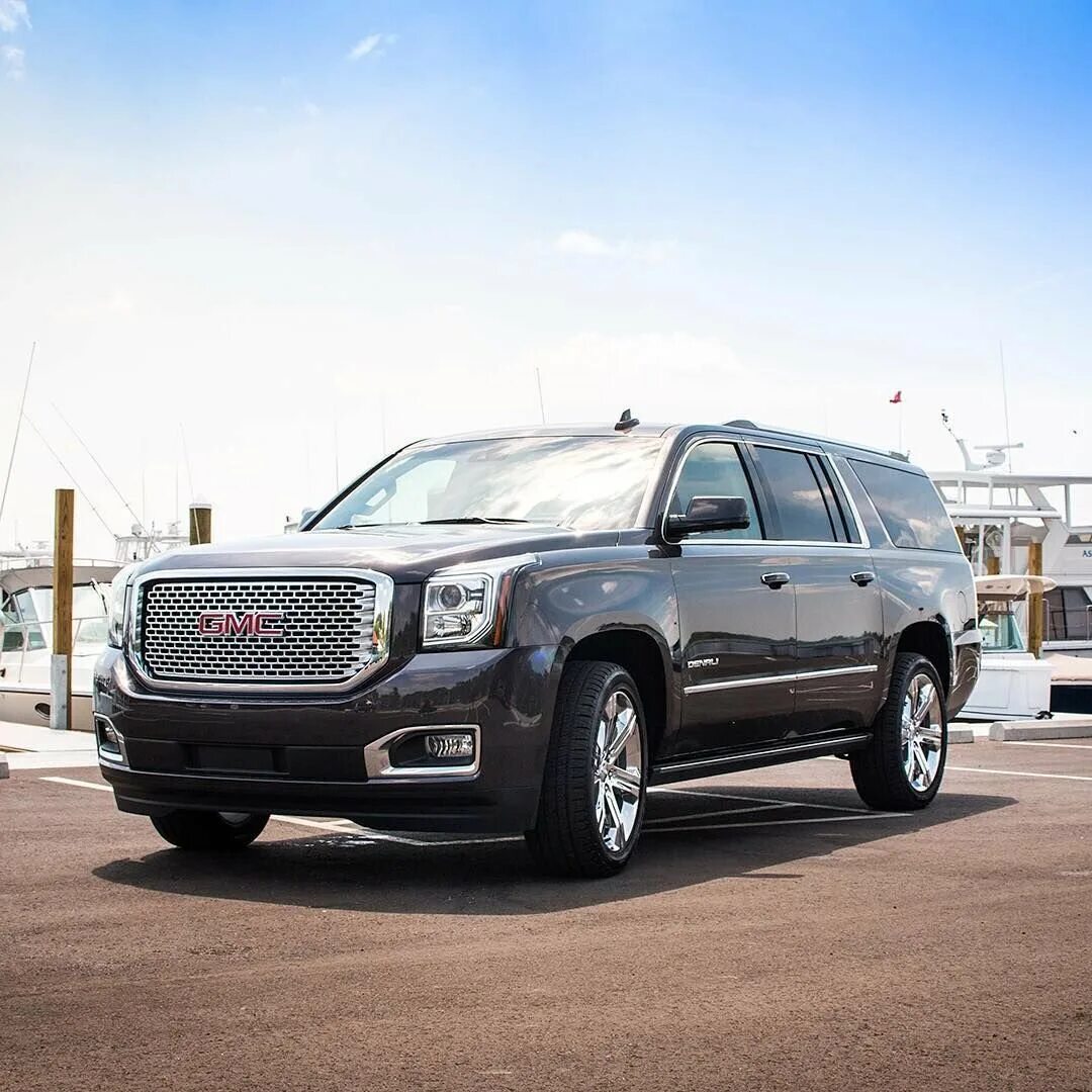 Gms машина. Джип GMC Юкон. GMC Yukon Denali. Chevrolet Yukon Denali. GMC Yukon Denali 2022.