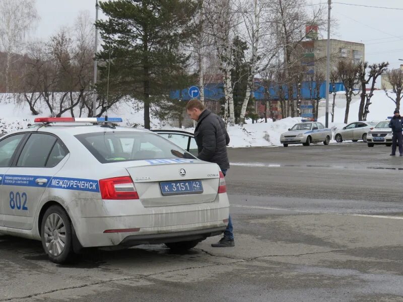 Сайт гибдд кемеровской области. Управление ГИБДД по Кемеровской области. Областники ДПС Кемеровской области. Лучший госинспектор ГИБДД Кемеровская область. ДПС Кемеровская область областники номера патруля.