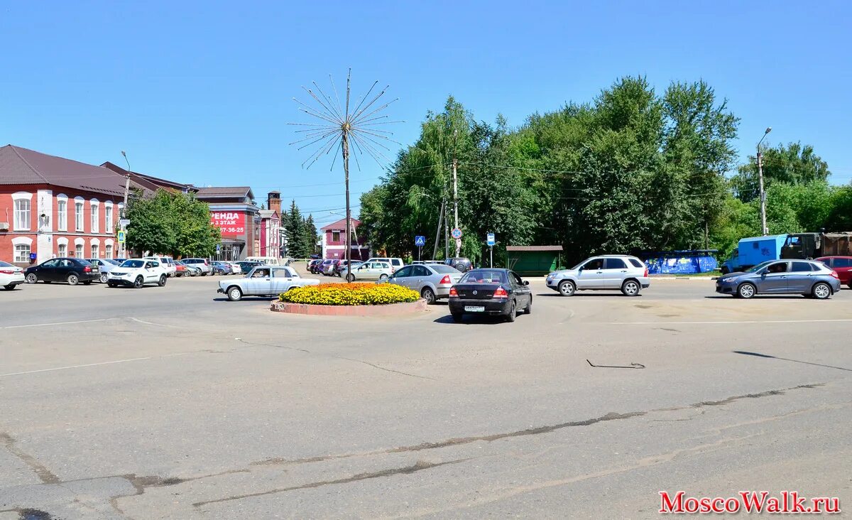 Яхрома площадь. Яхрома площадь Генерала Кузнецова. Скаер Генерала Кузнецова Яхрома. Яхрома площадь кузнецова