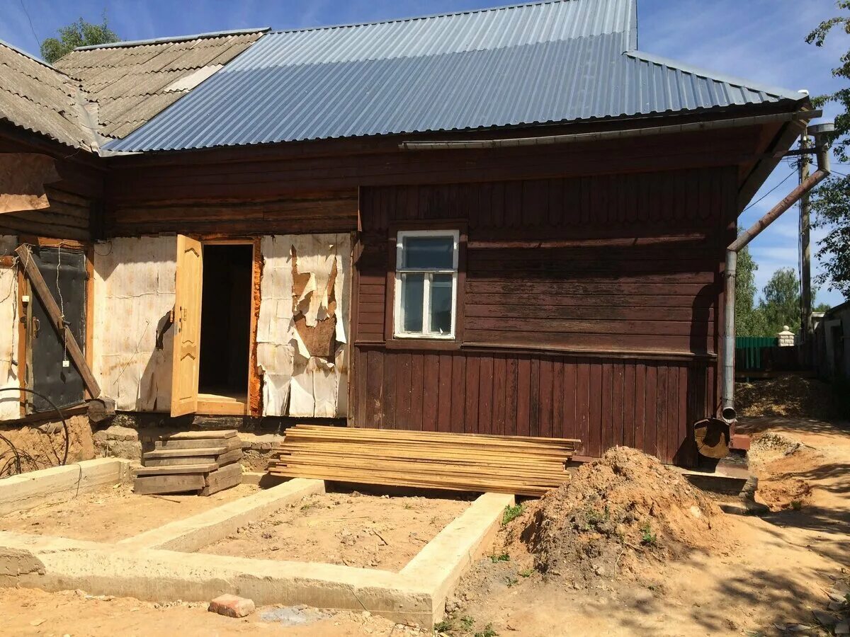 Пристройка к старому деревянному дому