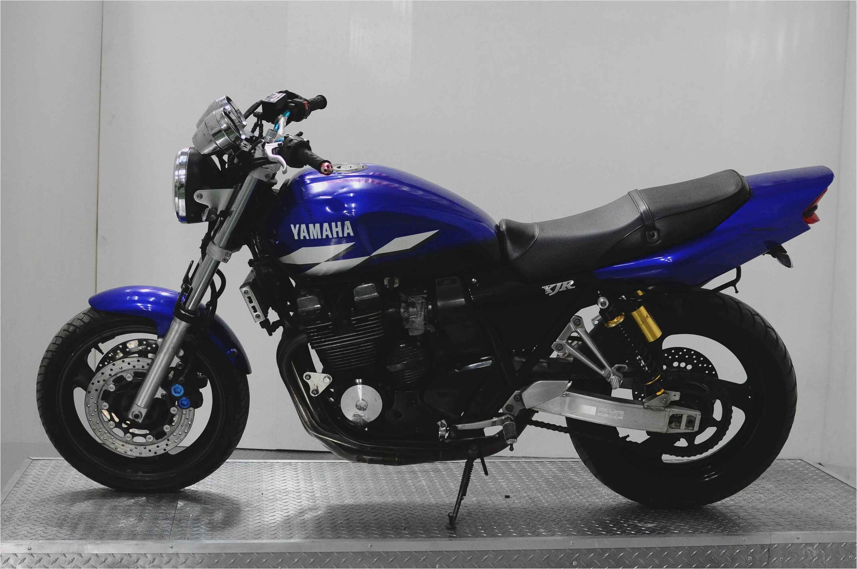 Мотоцикл yamaha 400. Yamaha XJR 400. Мотоцикл Yamaha XJR 400. Yamaha XJR 400 кубов. Yamaha 400 кубов.