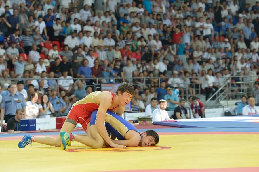 Омак Сюрюн. ЦСКА Иркутск Вольная борьба. Чемпионат России по вольной борьбе 1997 г Кызыл. Омак Семёнович Сюрюн.