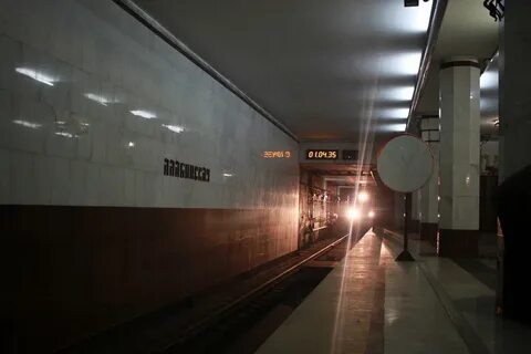 Мы засыпаем на разных ветках метро