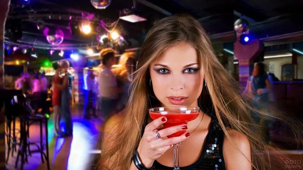 Красивые девушки на синем фоне. Красивые девушки из клуба. Night girls video. Ночная жизнь девушки. Девушка.
