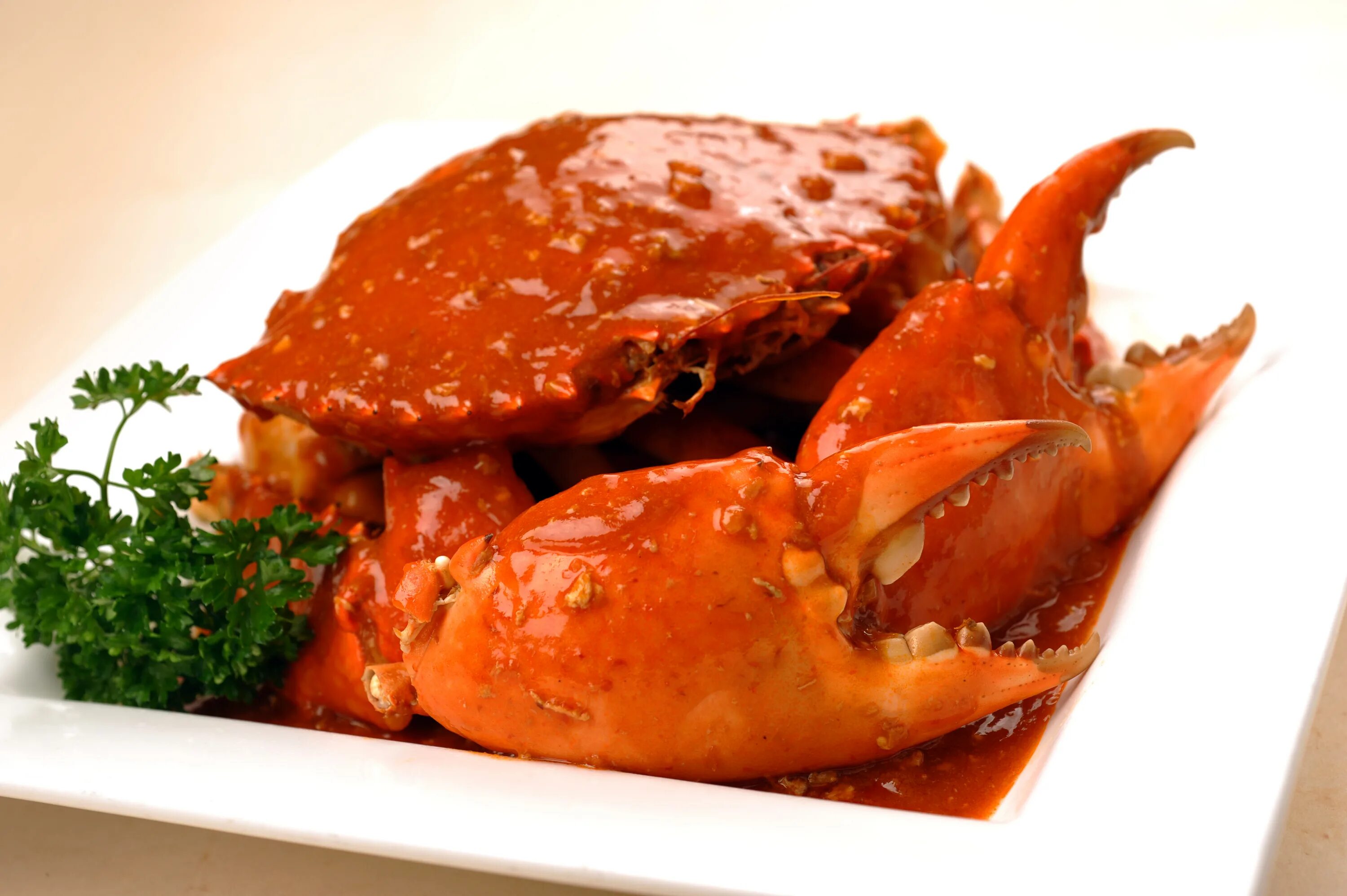 Ban cua. Chilli Crab. Crab dish. Chili Crab Singapore. Краб на тарелке.