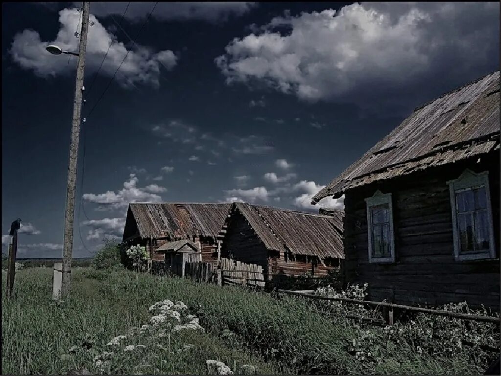 Русские заброшенные деревни в россии. Старые забытые деревни. Заброшенная деревня сидозеро. Заброшенная деревня деревня. Заброшеные деревни костромской области.