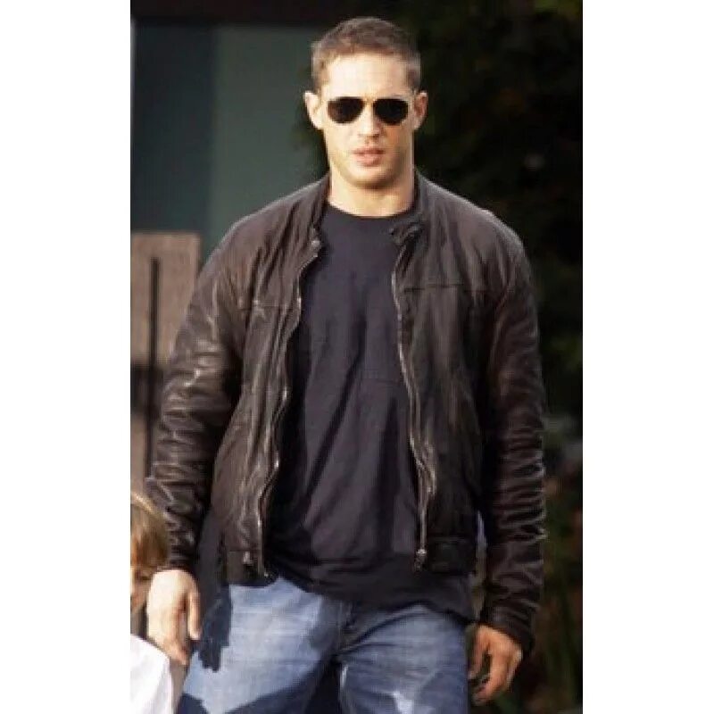 Очки тома харди. Том Харди Leather Jacket. Tom Hardy Jacket. Tom Hardy Leather Jacket. Том Харди в кожаной куртке.