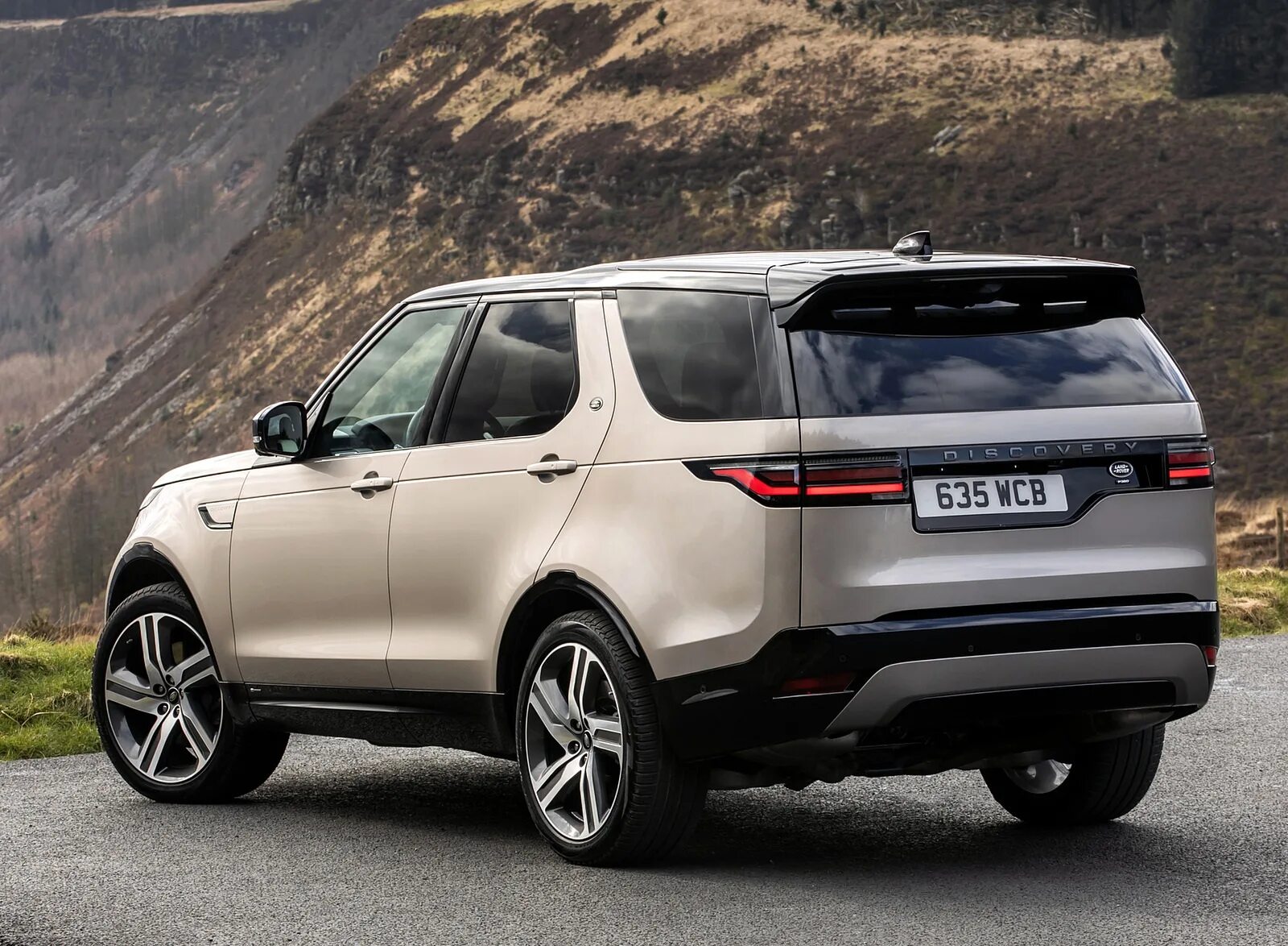Land rover discovery sport 2022. Дискавери 2022. Новый рендж ровер 2022. Ленд ровер дискавери 5 2022. Новый ленд ровер дискавери 2021.