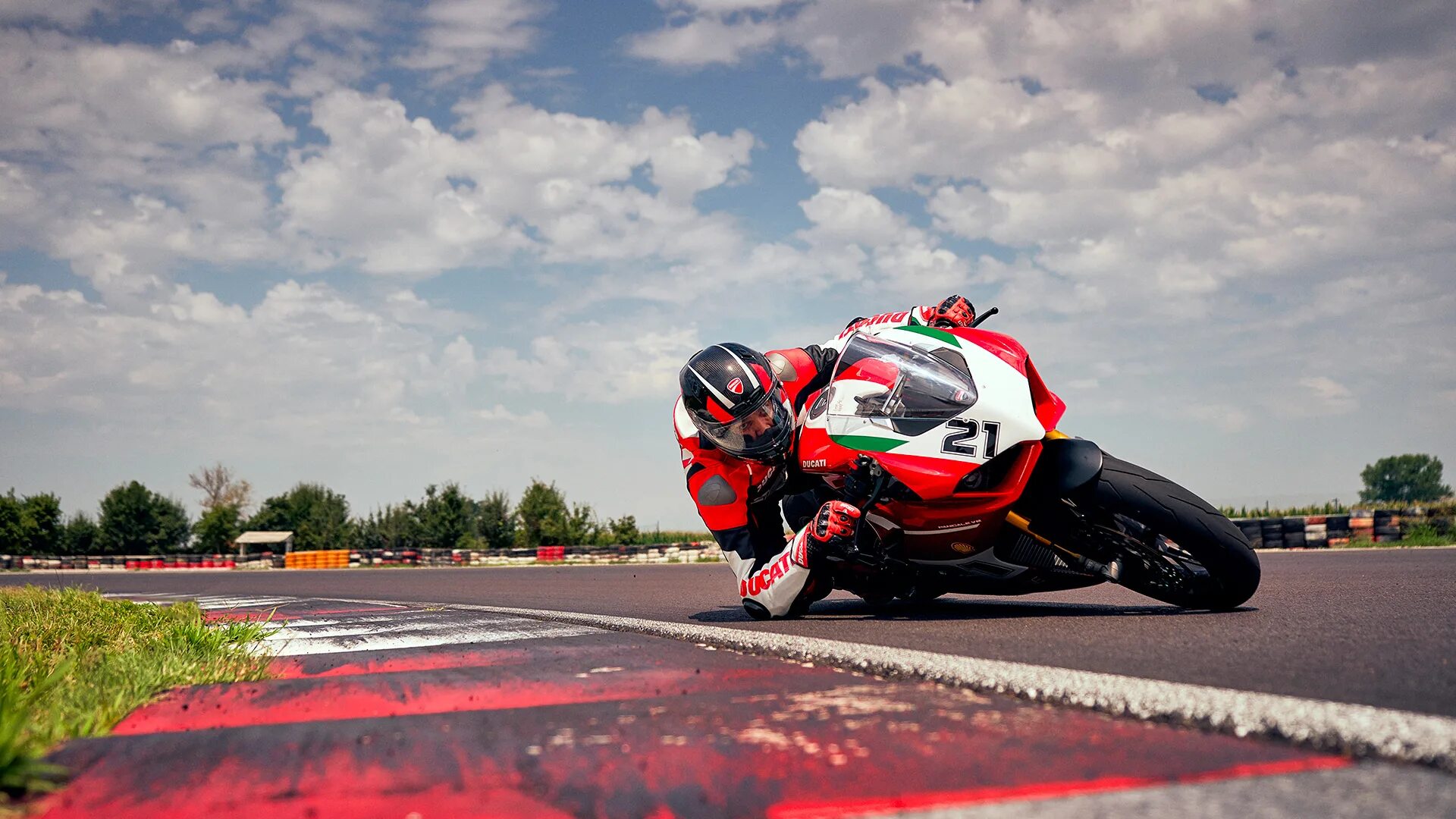 Ducati Panigale v2 Bayliss. Спортбайк Ducati 2021. Panigale v2 Bayliss 1st Championship 20th. Ducati Panigale v2 Troy Bayliss.