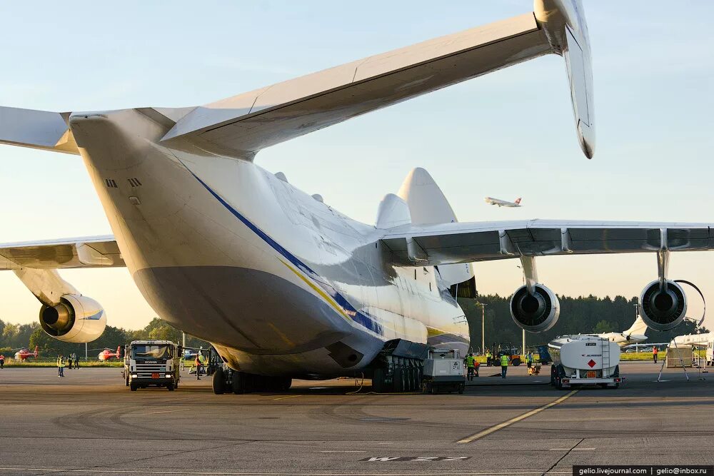 Первый грузовой самолет. АН-225 Мрия. Самолет Мрия АН-225. Самый большой самолет в мире АН-225 Мрия. Бортовой номер Мрия АН 225.