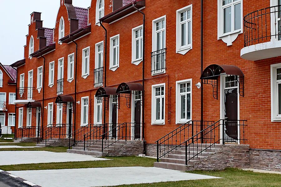 Каскад парк, деревня бережки. Зеленая роща ивантеевка таунхаус. Элитный поселок никольское. Кронбург москва. Апрелевка коттеджный поселок.