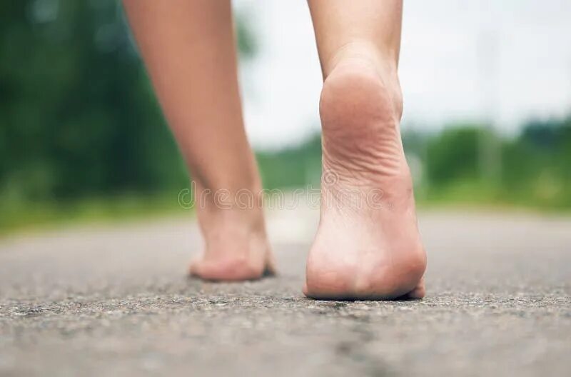 Walking on foot. Ходьба. Go on foot. Иллюстрация ходить пешком. Прогулка ноги.