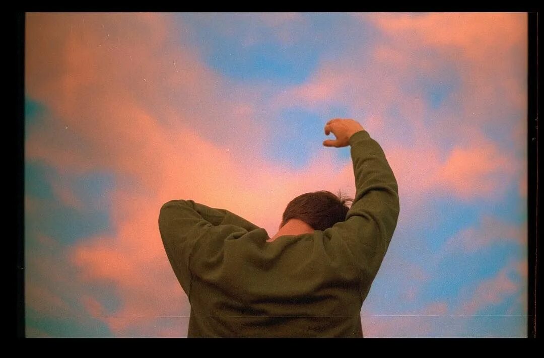 Песня if we have each other. Алек Бенджамин ВОТЕР Фоунтэйн. Alec Benjamin обложка. Water Fountain Alec Benjamin обложка. If we have each other Alec Benjamin.