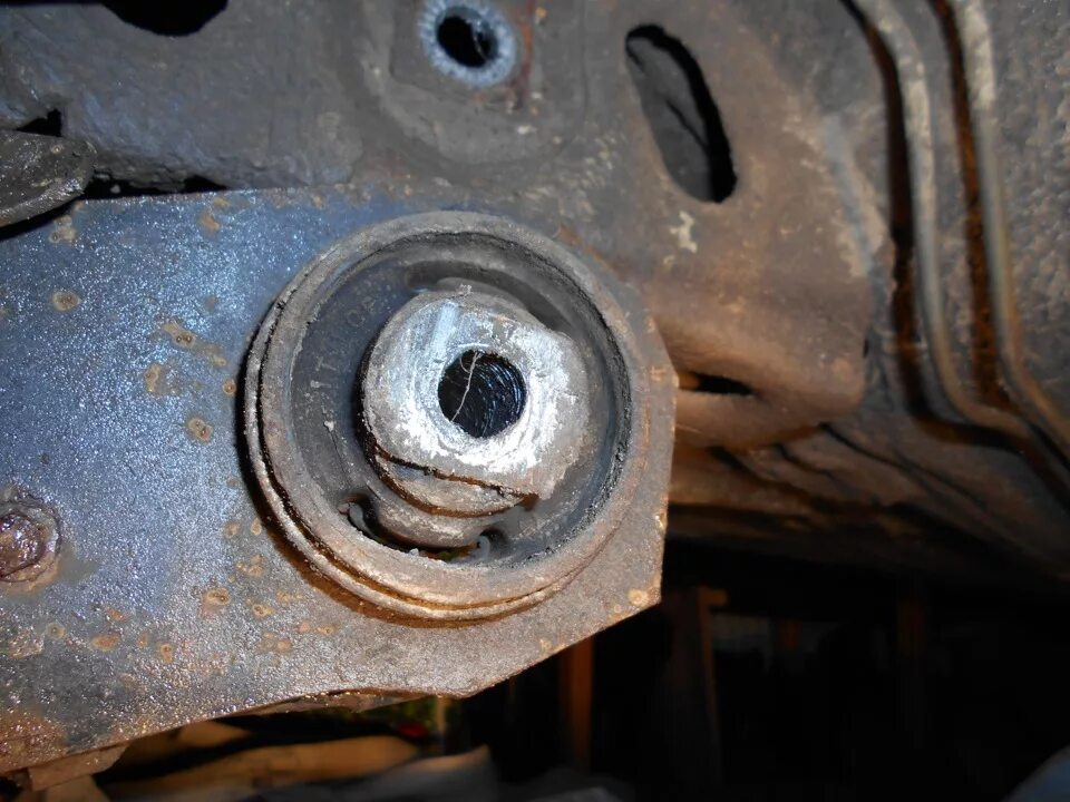 Крепление сайлентблоков задней балки солярис 2014. Сайлентблоки ситроен на балку заднюю. 4. Сайлентблок задней балки ниссан террано 2014 год. Сайлентблоки задней балки ауди 100 с4.