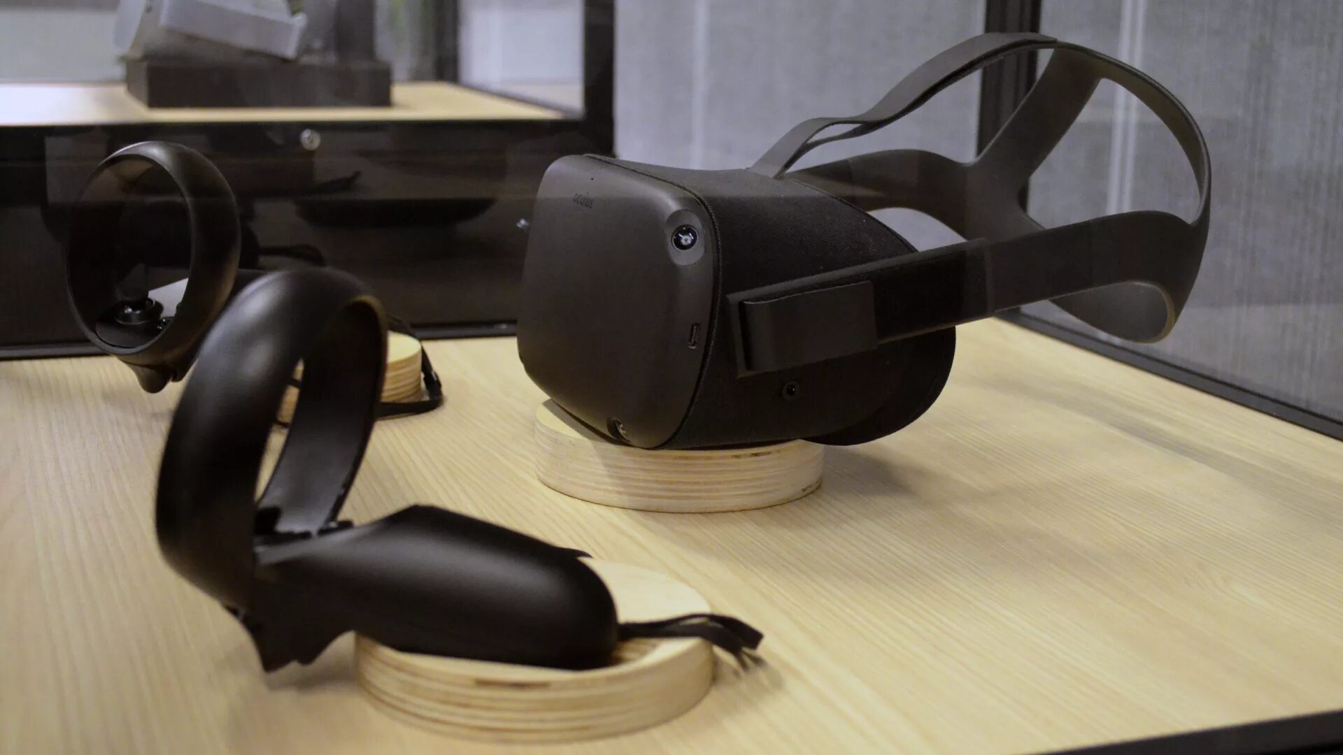 Oculus quest windows. Шлем виртуальной реальности oculus quest 2. oculus quest 3 наушники. квест 3 вр шлем. oculus quest 2 наушники.