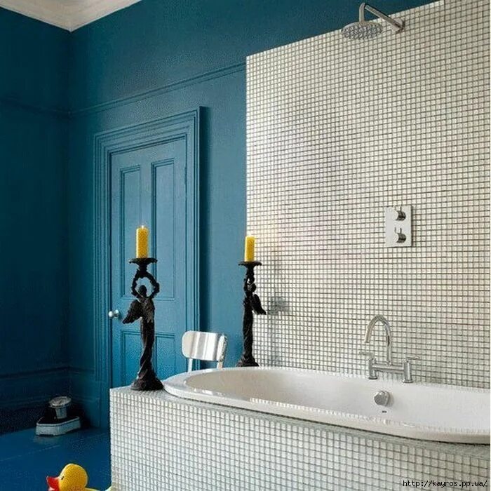 Покрасить плитку в ванной. Покрашенная ванная комната. Ванная с окрашенными стенами. Стена в ванной.
