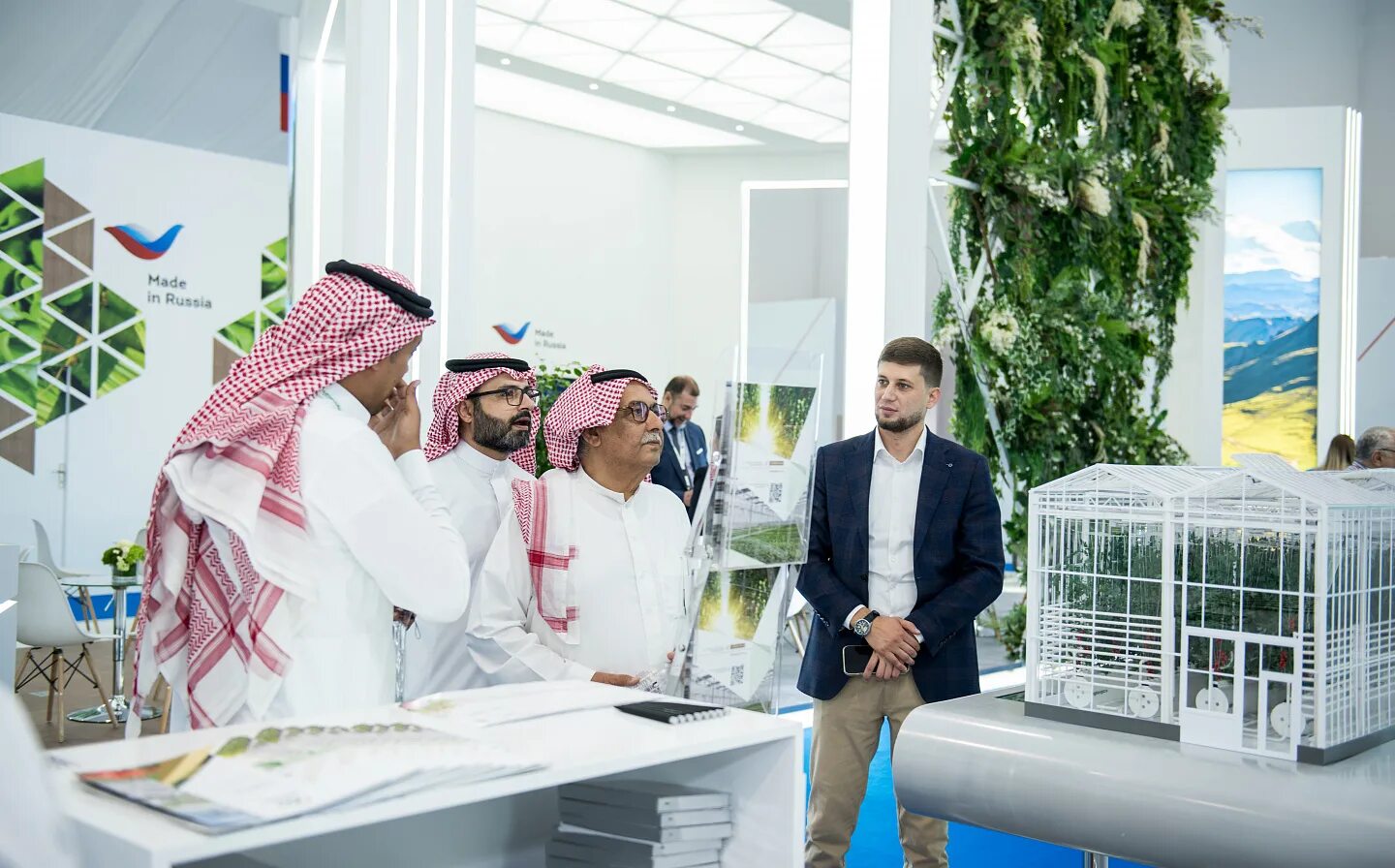 Saudi agriculture 2022. Саудовская аравия стеклянное здание. Выставка саудовская аравия. Выставка сельхоз саудовской аравии. Выставка саудовская аравия.