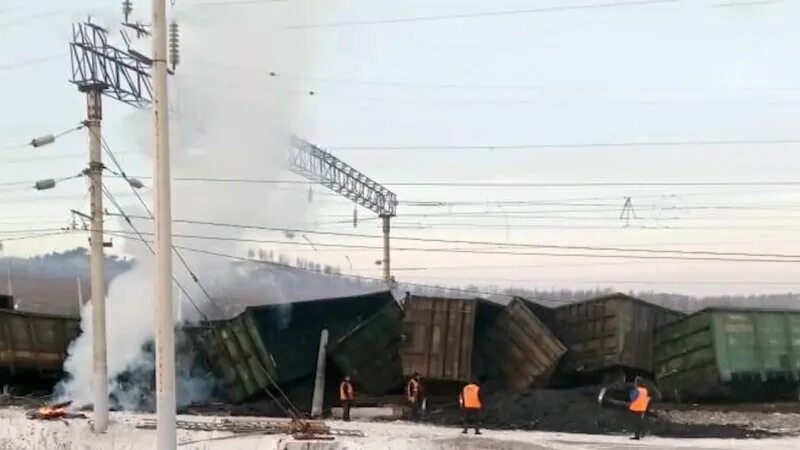 Грузовой полувагон. Забайкальский край сход вагонов. Сход 34 вагонов забжд. Чита сход вагонов. Сход вагонов сычевка.