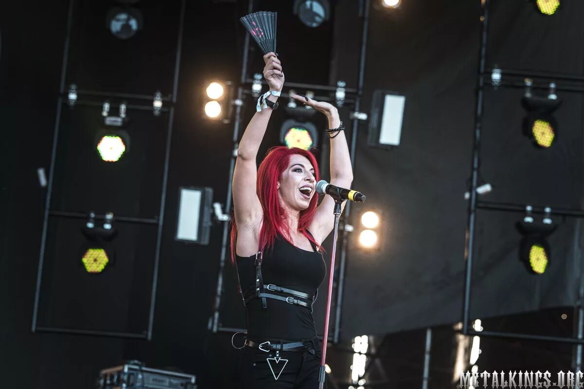 Валерия скрипник группа lascala. Lascala аня грин ноги. Lascala реванш обложка. Lascala виновна. Lascala repeat текст.