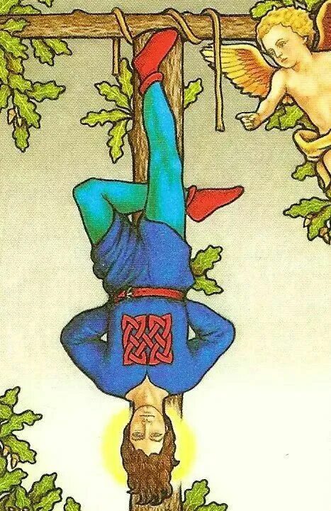 12 аркан личность. The hanged man Таро. 12 Старший Аркан Таро. 12 Аркан Таро Уэйта. Таро Старшие арканы 12 Аркан.