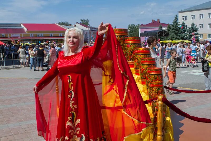 Погода семенов нижегородская область на 10 дней. Семёнов фестиваль Золотая Хохлома. Фестиваль Золотая Хохлома фото. Погода в Семёнове. Символы семёновского фестиваля.