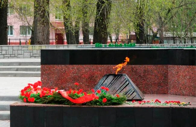 вечный огонь воронеж. новойтенки брянская область вечный огонь. вечный огонь воронеж. сквер воронеж вечный огонь. площадь победы воронеж.