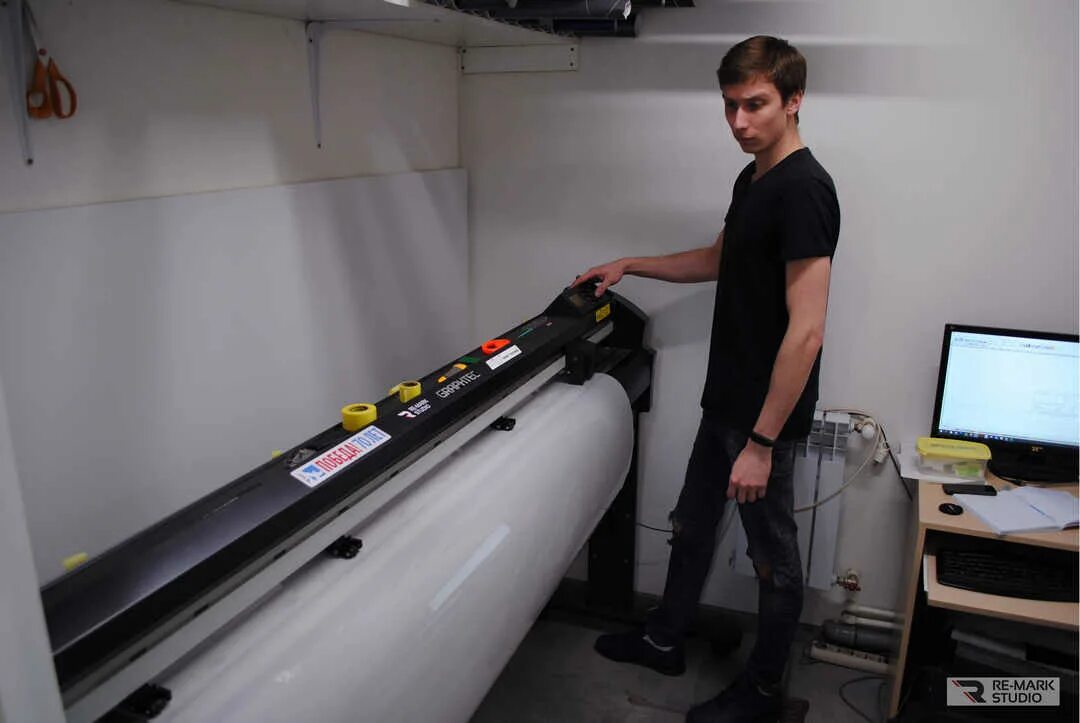 Плоттер для полиуретановой пленки. Sbg плоттер для гидрогелевой пленки. Плоттер v2. Плоттер j02. Graphtec ce6000-120.