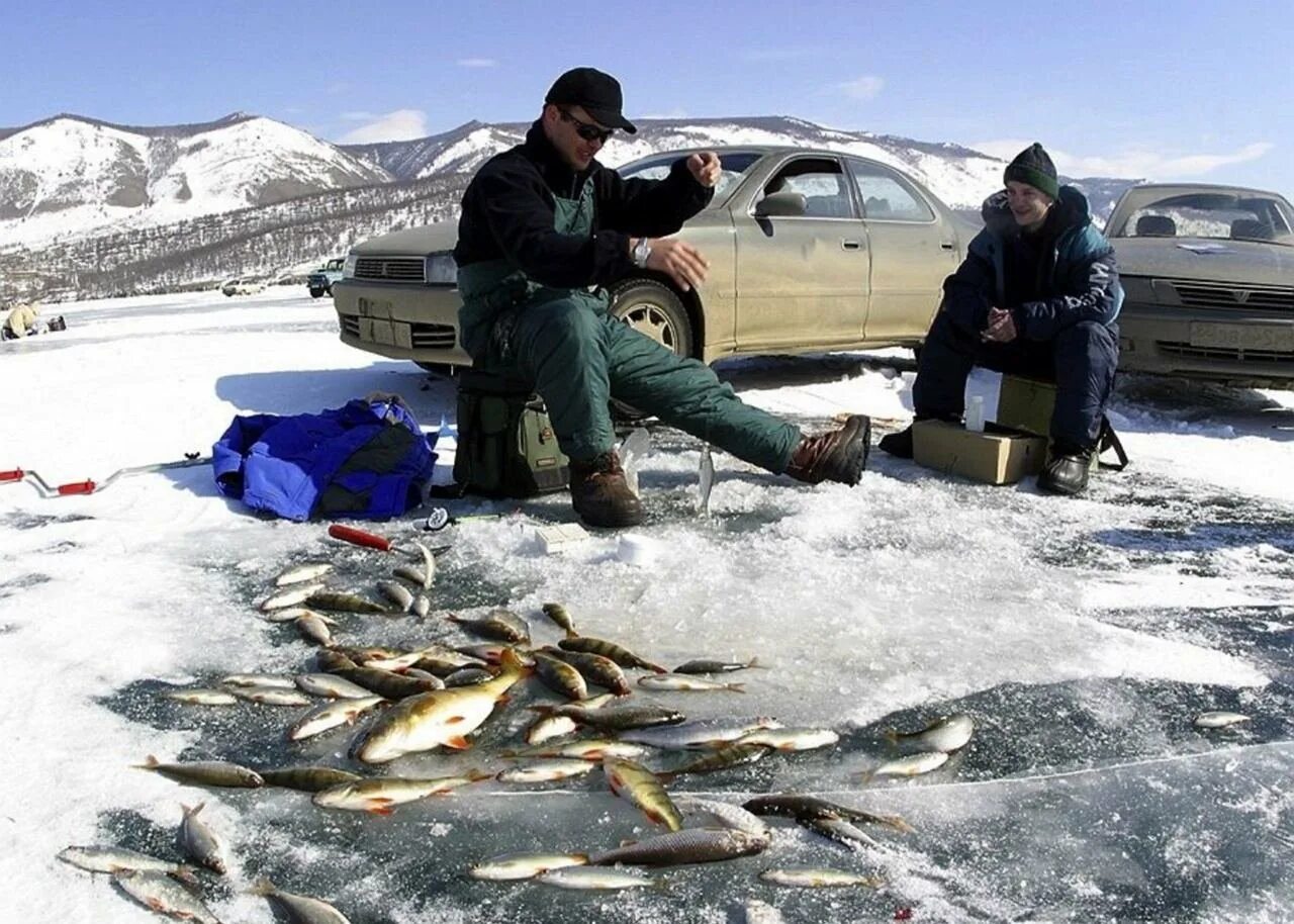 Подледная рыбалка на Байкале. Зимняя рыбалка на Байкале. Рыбалка на Байкале зимой. Зимняя рыбалка на озера Байкал.