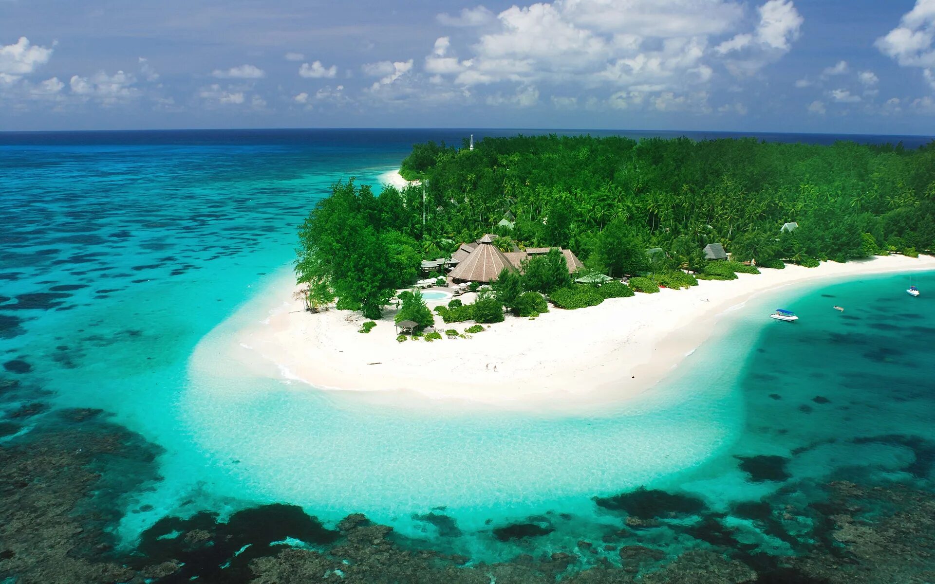 Океан и два острова. Остров Альдабра Сейшелы. Остров Тодо на Мальдивах. Остров Укулхас Мальдивы.