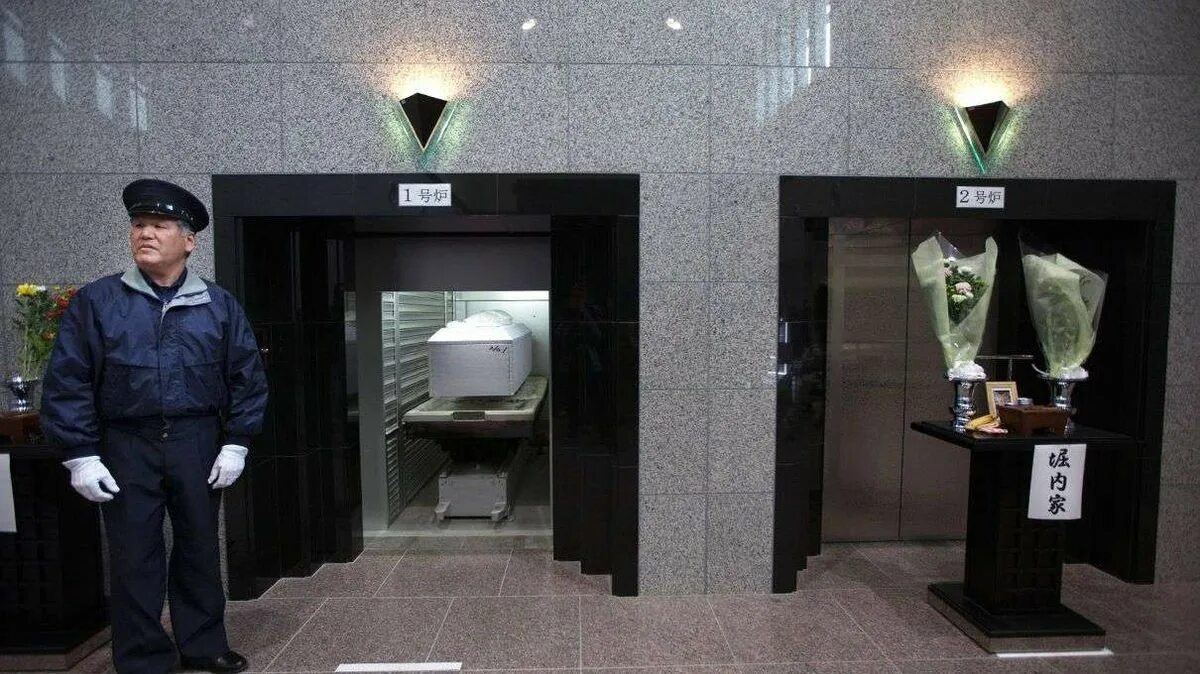 Как проходит крематорий. Крематорий кремирование. Китайская кремационная печь. Крематорий в Японии фото.