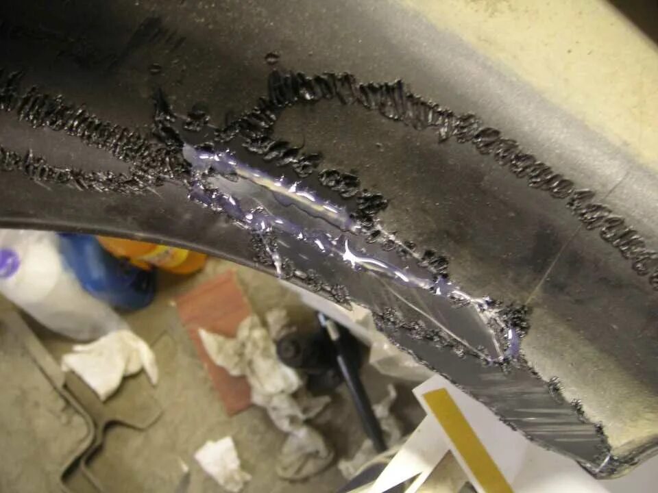 Ремонт бампера своими руками. Склейка бампера. Склейка пластикового бампера. Как склеить бампер. Склейка бампера.