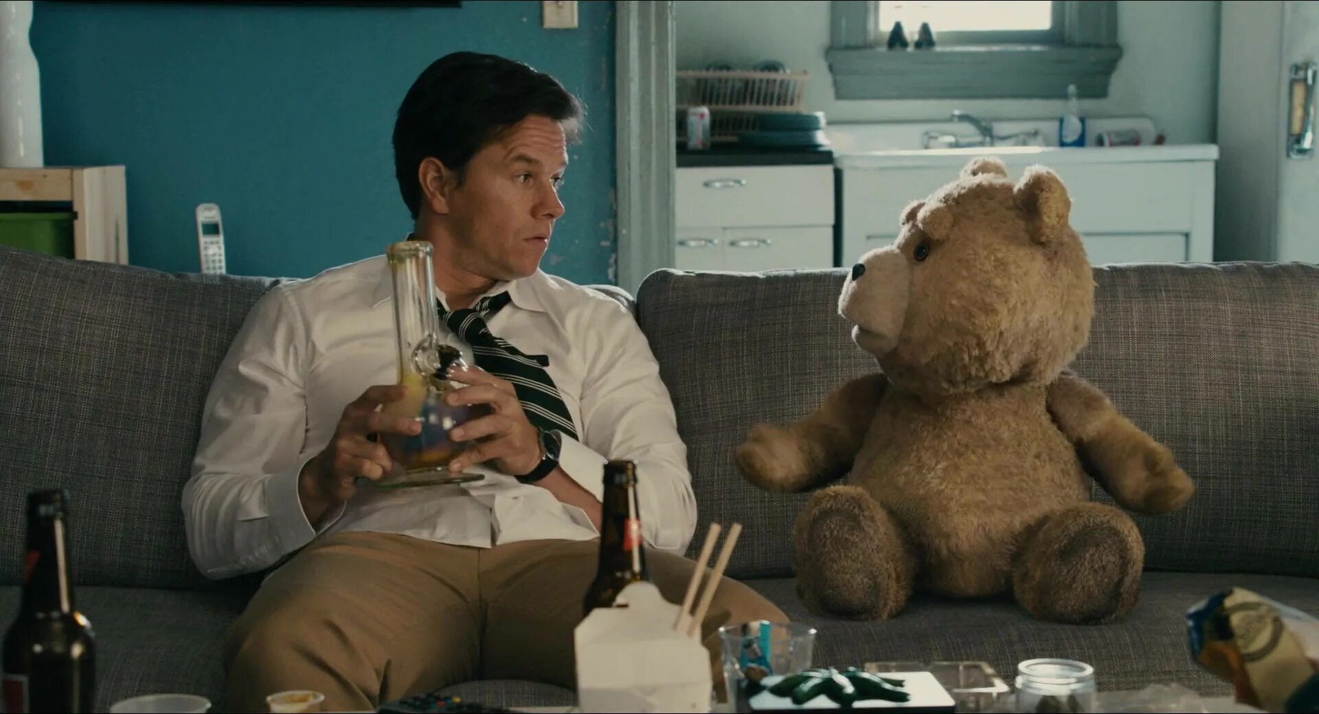 Третий лишний ответ. Третий лишний / Ted (2012). Джон Беннет третий лишний.