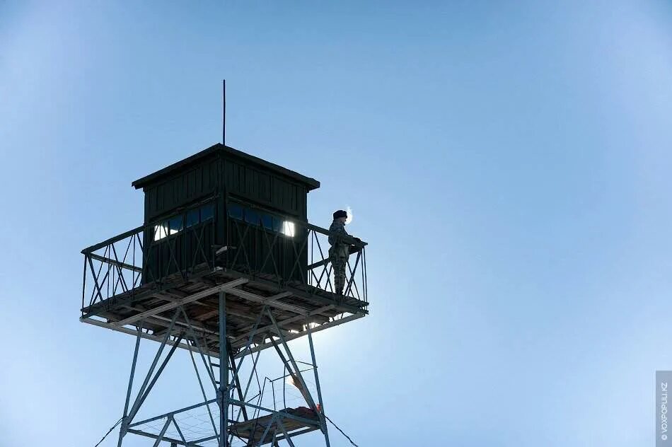 постовые грибы и будки уис. караульная вышка. часовой на вышке. смотровая вышка. застава аргамджа пограничная.