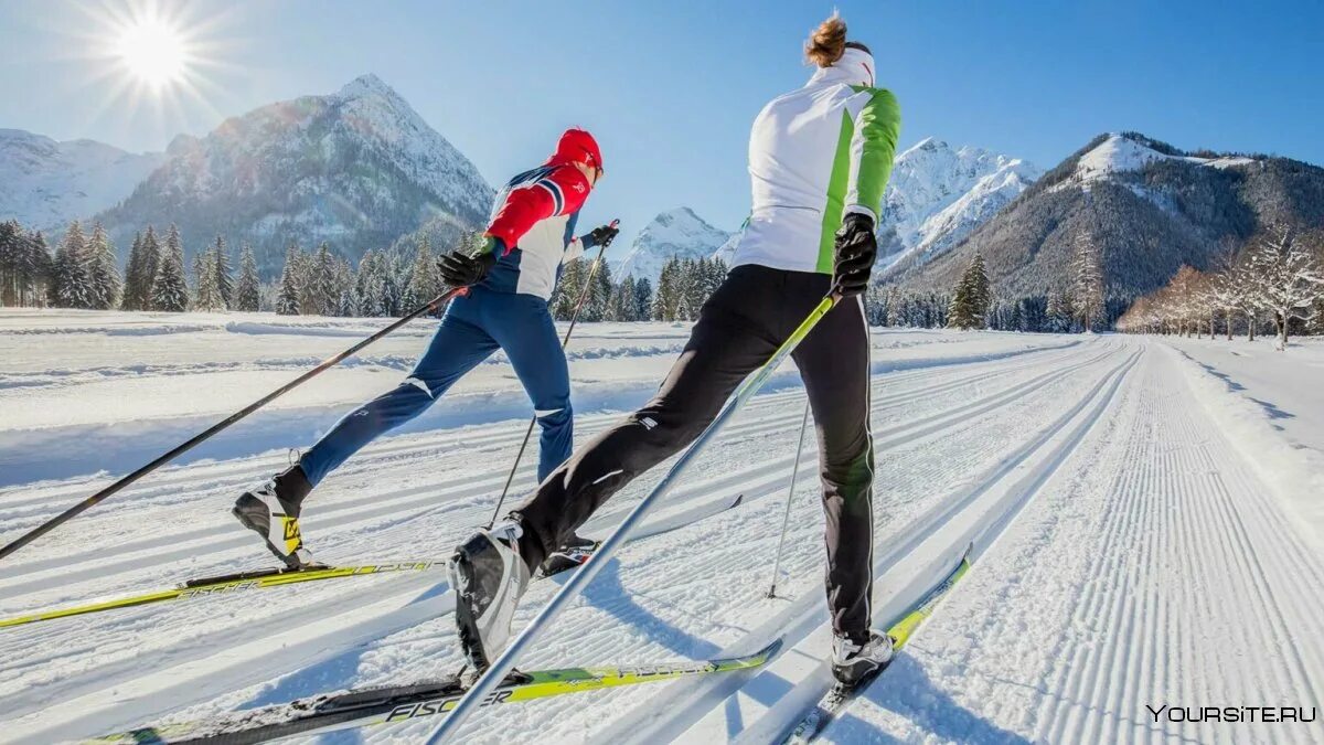 Современный лыжный спорт лыжного спорта. Беговые лыжи. Беговые лыжи спорт. Лыжник на лыжах. Катания на беговых лыжах.