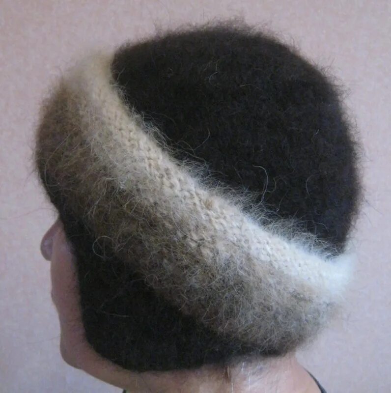 Шапка из собачьей шерсти. Шапки из шерсти женские. Шапка из собачьей шерсти. Шапка из шерсти объемная. Кавказская шапка из шерсти.