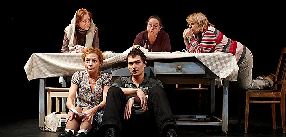 Актеры театра современник в москве. Спектакль вечно живые современник 1956. Спектакль театр в современнике. Современник комедии. Современник комедии.