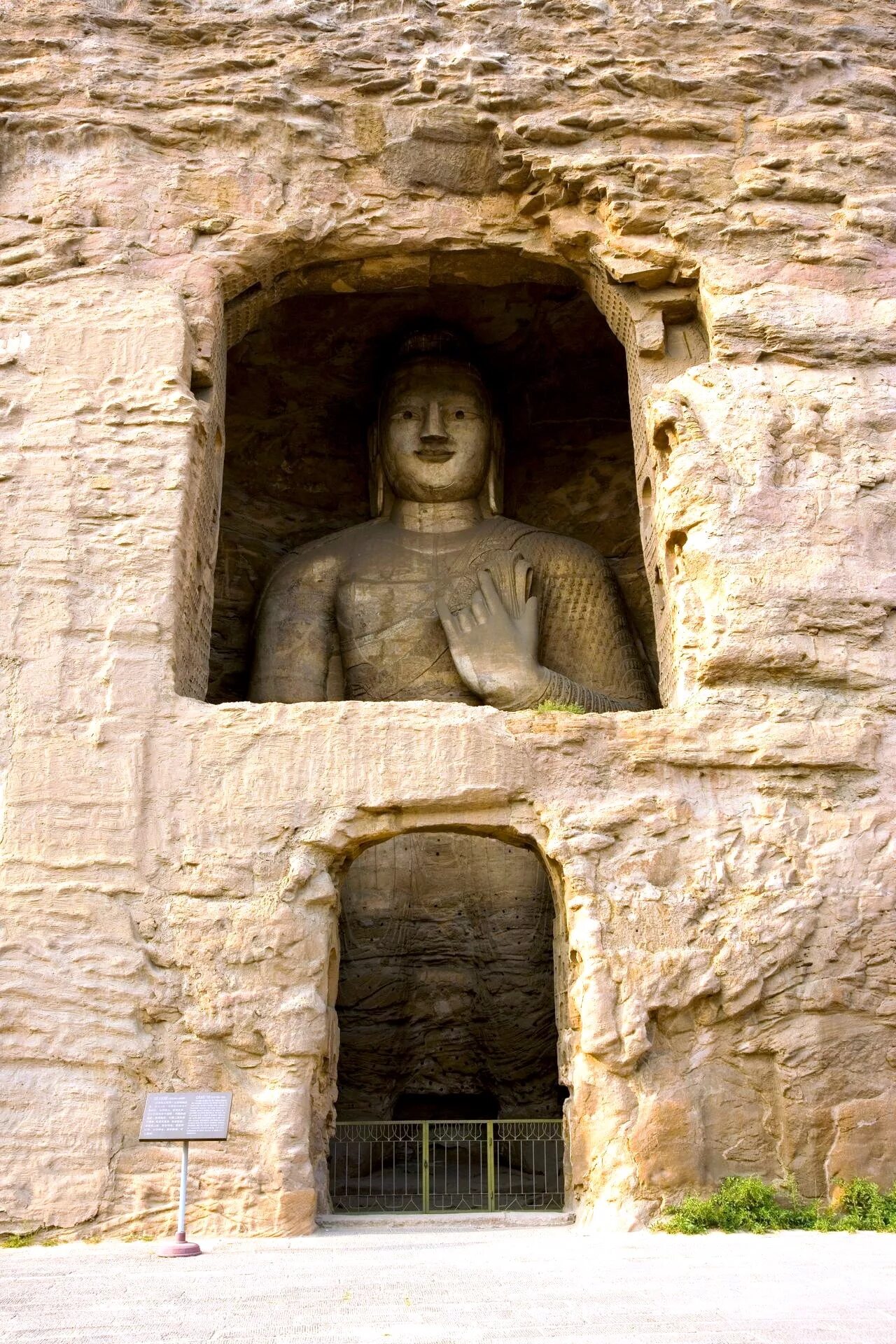 Пещеры будды. Будда Юньган. Гроты Юньган (провинция Шаньси). Датун пещеры Будды. Пещерный комплекс Юньган.