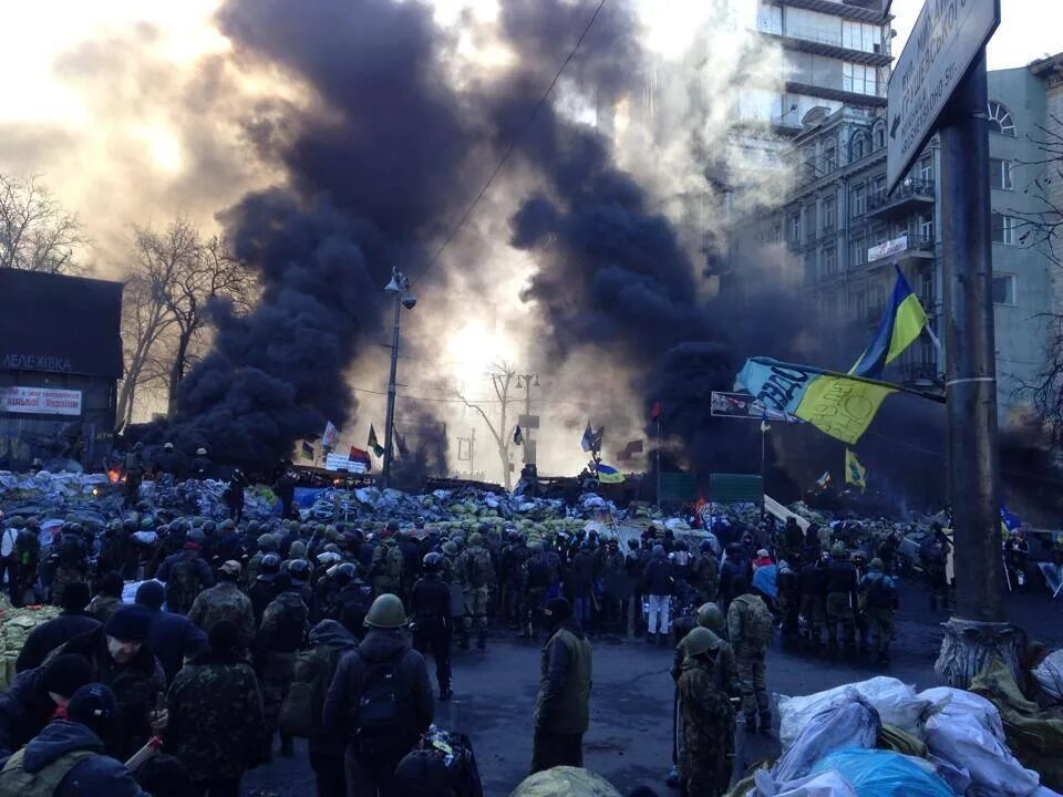 События в киеве сегодня. Евромайдан беспорядки. Евромайдан столкновения.