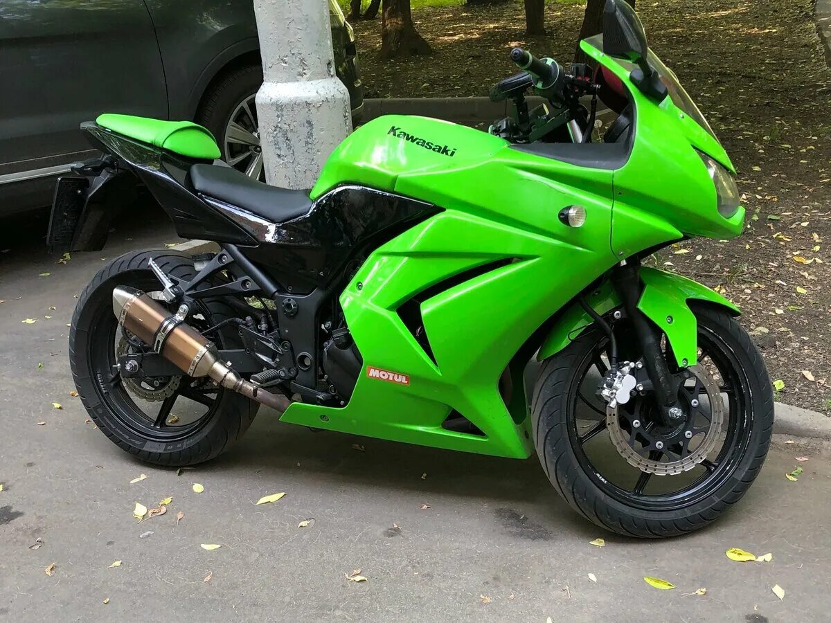 250 r в рублях. Kawasaki Ninja 250r. 2010 Kawasaki Ninja 250r. Кавасаки ниндзя 250 r. Белый Kawasaki Ninja 250r.